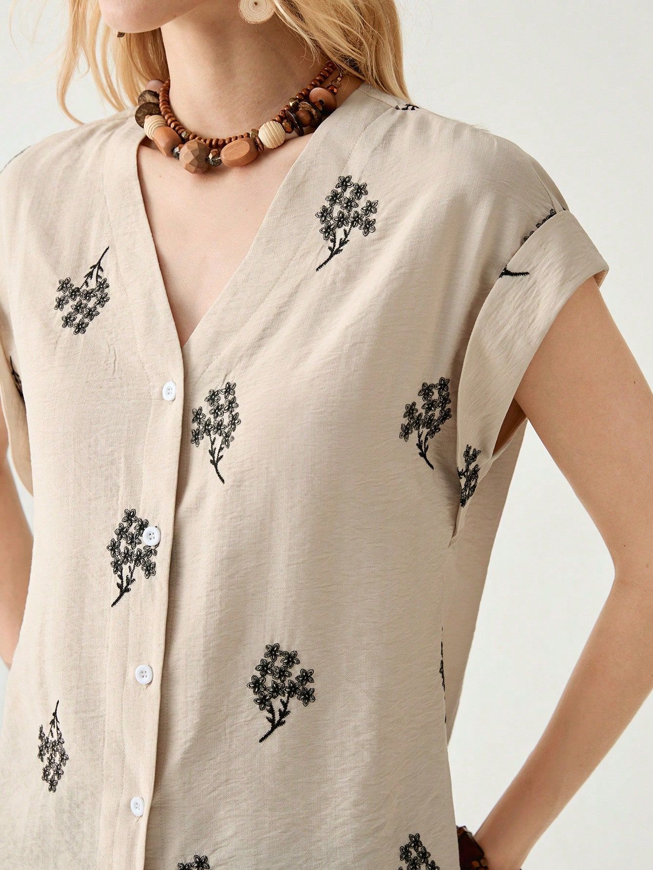 Women's Floral Embroidery V-Neck Batwing Sleeve Single-Breasted Summer Shirt