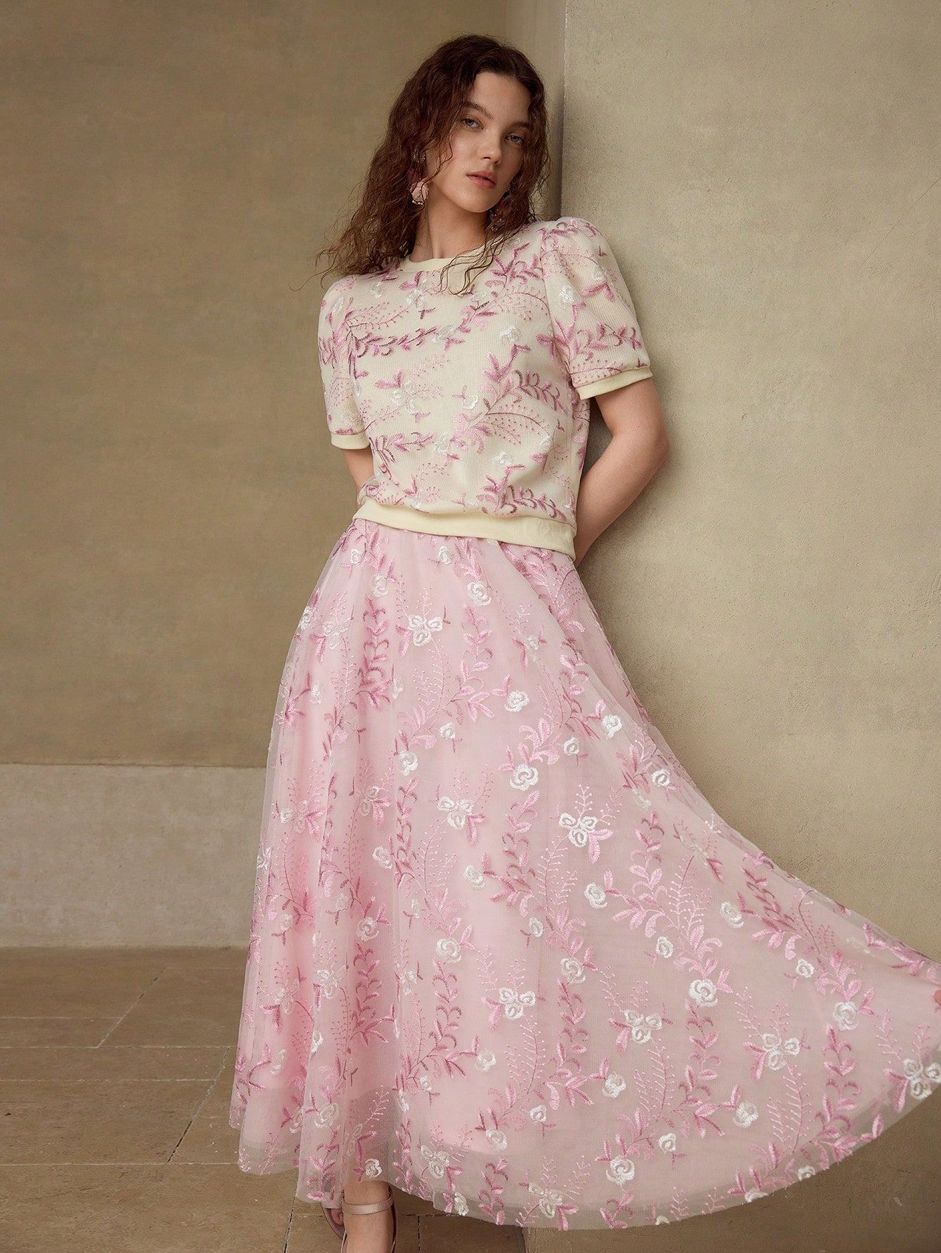 FLORAL EMBROIDERY PUFF SLEEVE KNIT TOP